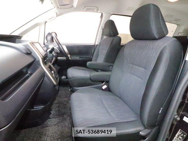 Toyota NOAH 2012-01 7618748-5