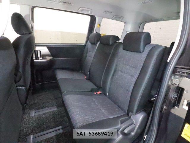Toyota NOAH 2012-01 7618748-6