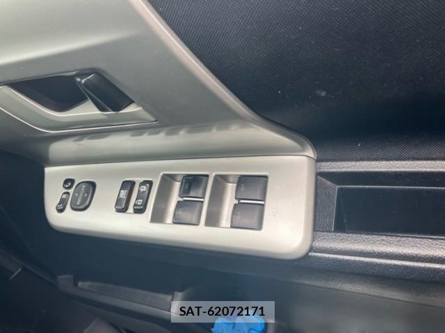 Toyota NOAH 2010-11 7618761-11