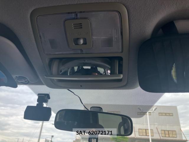 Toyota NOAH 2010-11 7618761-17