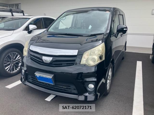 Toyota NOAH 2010-11 7618761-1
