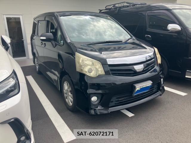 Toyota NOAH 2010-11 7618761-2