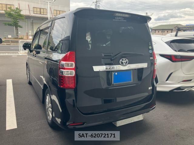 Toyota NOAH 2010-11 7618761-4