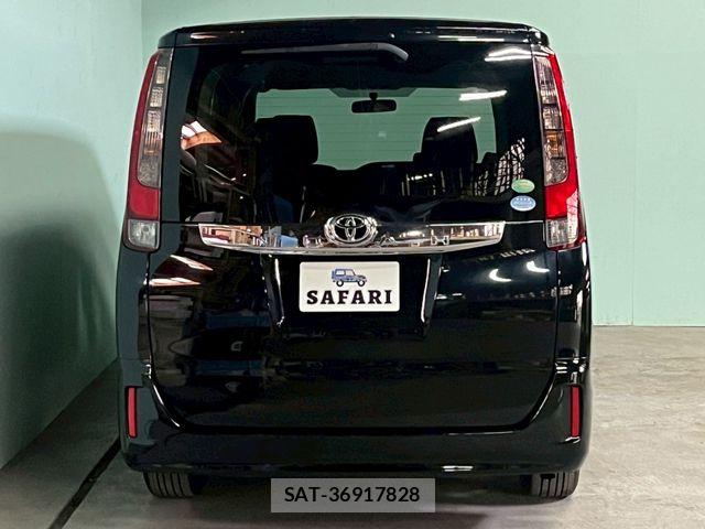 Toyota NOAH 2014-07 7618750-9
