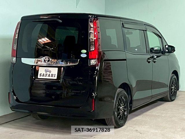Toyota NOAH 2014-07 7618750-10