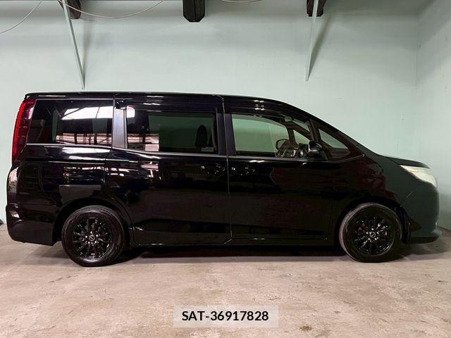 Toyota NOAH 2014-07 7618750-11