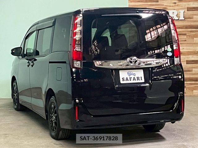 Toyota NOAH 2014-07 7618750-1