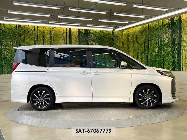 Toyota NOAH 2022-10 7618728-1