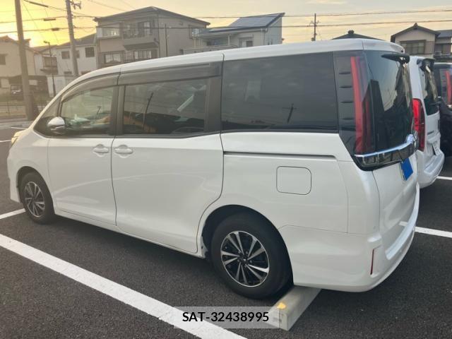 Toyota NOAH 2020-07 7618744-6