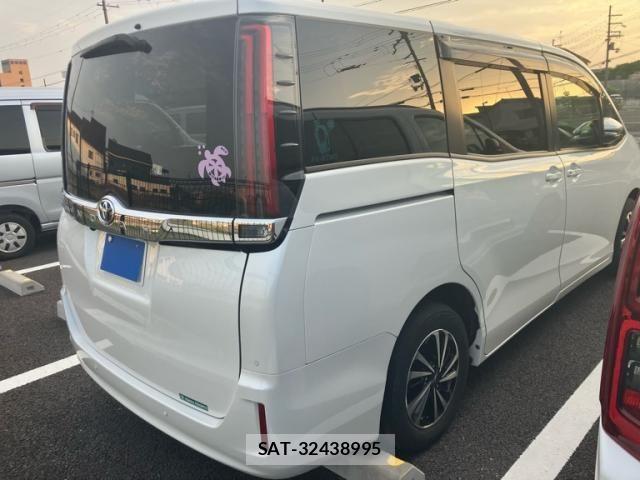 Toyota NOAH 2020-07 7618744-7