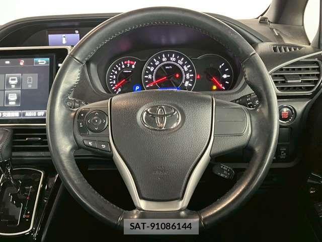 Toyota NOAH 2018-07 7618743-12
