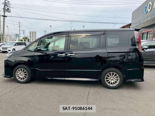 Toyota NOAH 2018-07 7618743-16