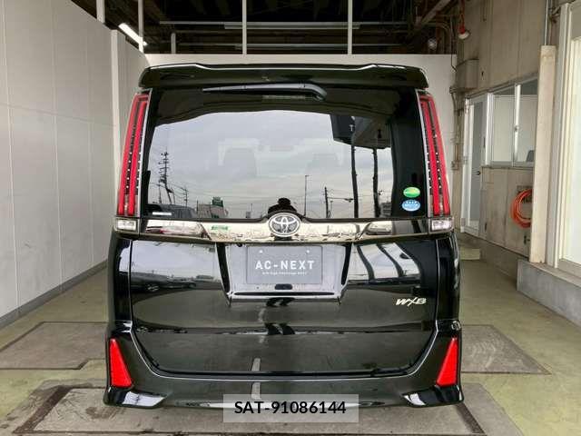 Toyota NOAH 2018-07 7618743-17