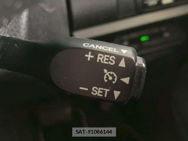 Toyota NOAH 2018-07 7618743-4