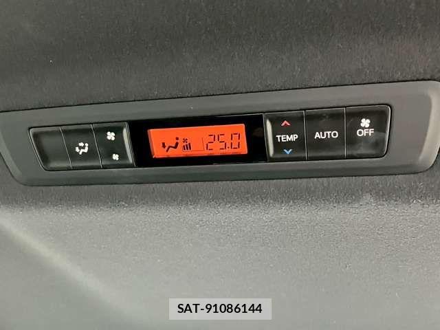 Toyota NOAH 2018-07 7618743-6