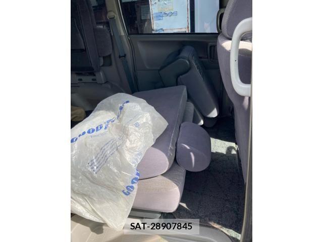 Toyota NOAH 2002-01 7618772-9