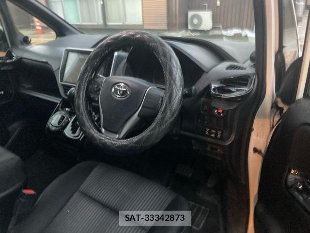 Toyota NOAH 2017-09 7618747-12