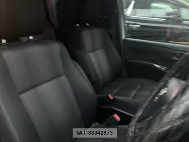 Toyota NOAH 2017-09 7618747-13