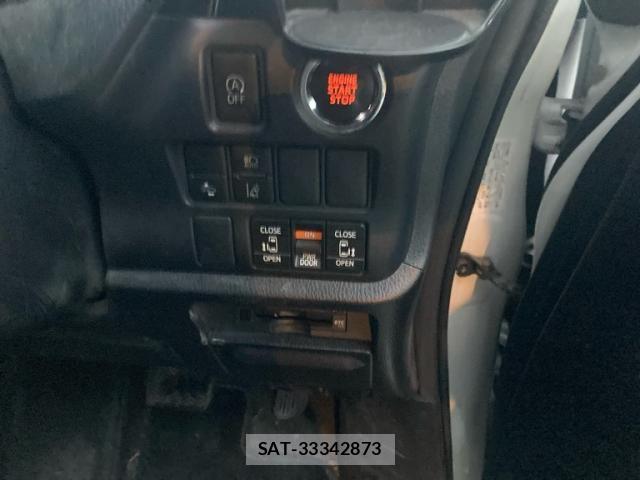 Toyota NOAH 2017-09 7618747-15