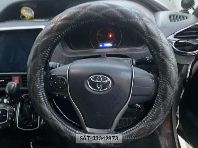 Toyota NOAH 2017-09 7618747-16