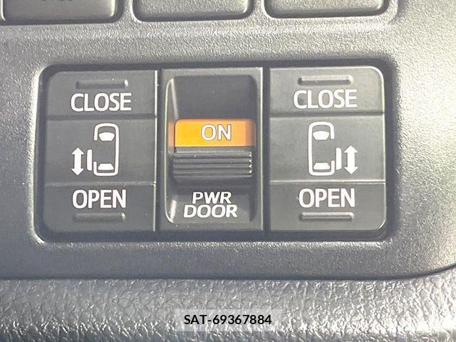 Toyota NOAH 2018-11 7618741-2