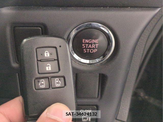 Toyota NOAH 2014-06 7618746-13
