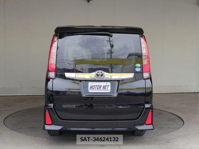 Toyota NOAH 2014-06 7618746-18