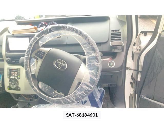 Toyota NOAH 2013-11 7618752-9