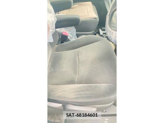 Toyota NOAH 2013-11 7618752-13