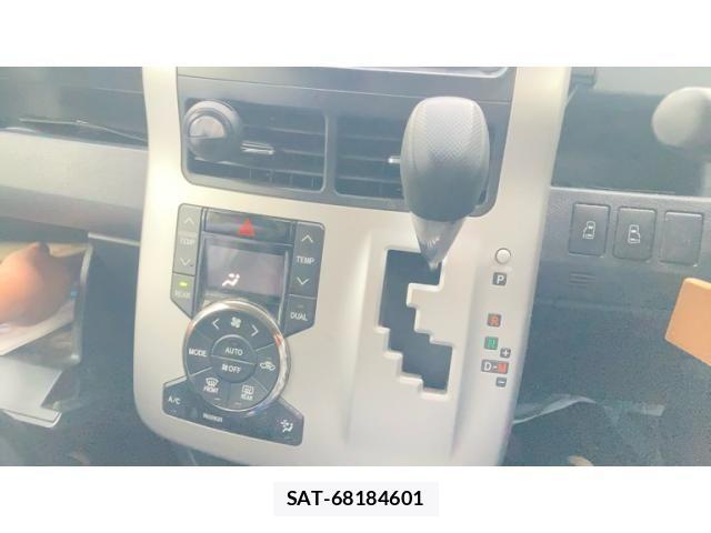 Toyota NOAH 2013-11 7618752-22