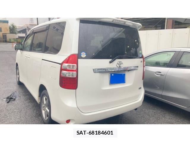 Toyota NOAH 2013-11 7618752-2