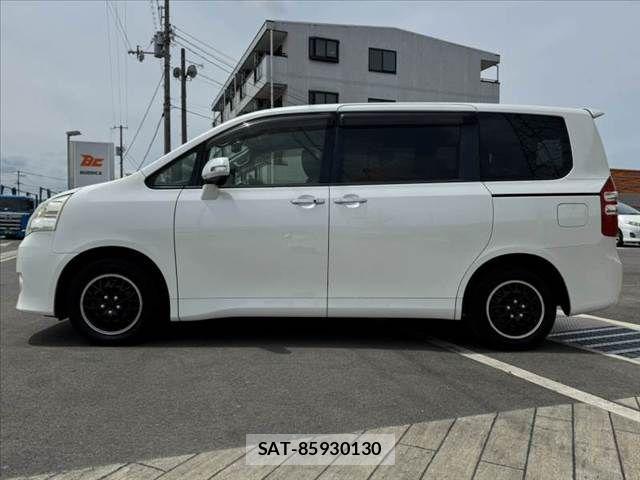 Toyota NOAH 2011-12 7618751-10