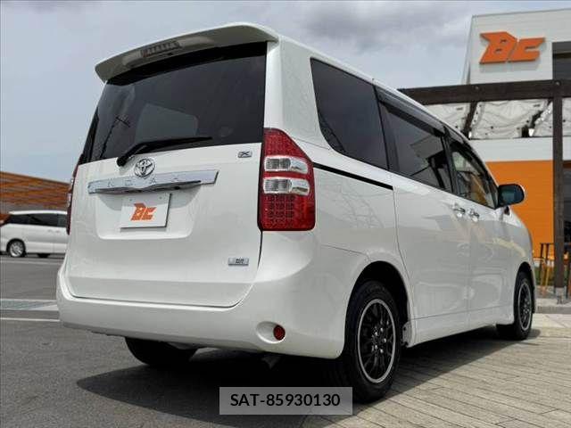Toyota NOAH 2011-12 7618751-14