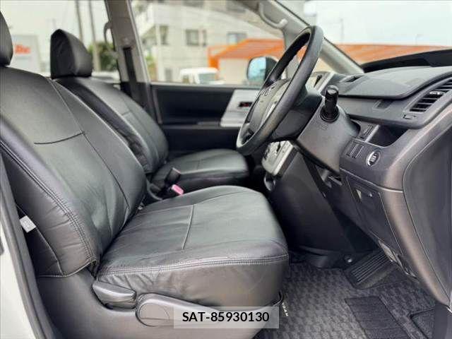 Toyota NOAH 2011-12 7618751-15