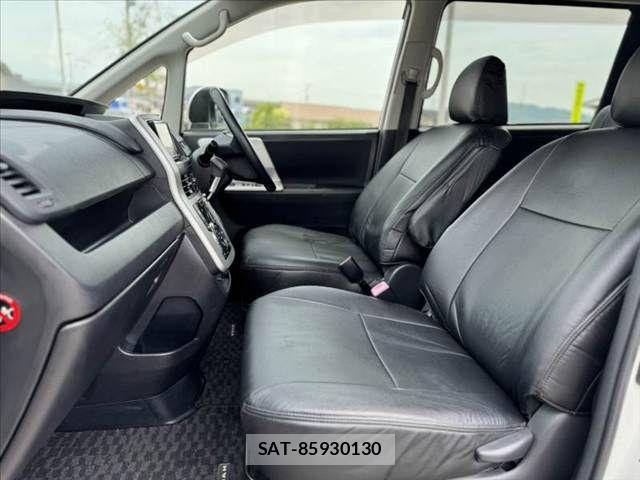 Toyota NOAH 2011-12 7618751-16