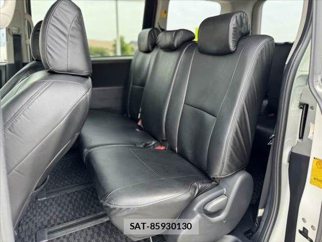 Toyota NOAH 2011-12 7618751-17
