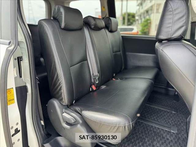 Toyota NOAH 2011-12 7618751-18