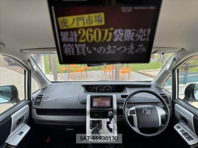 Toyota NOAH 2011-12 7618751-1