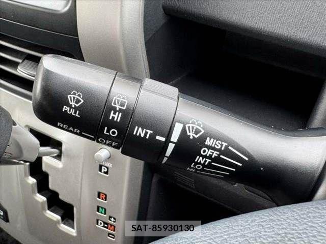 Toyota NOAH 2011-12 7618751-24