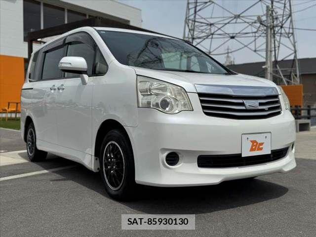 Toyota NOAH 2011-12 7618751-7