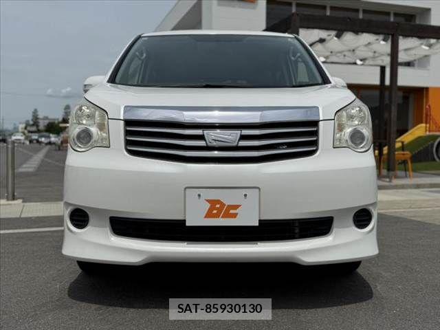Toyota NOAH 2011-12 7618751-8
