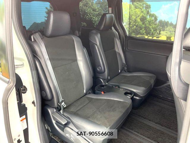 Toyota NOAH 2019-09 7618739-7
