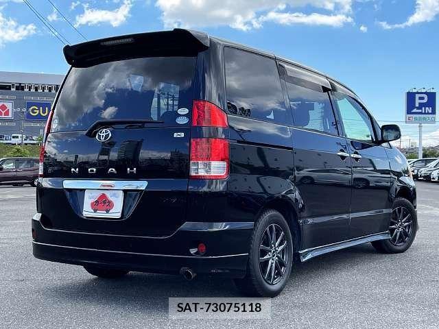 Toyota NOAH 2005-12 7618770-2