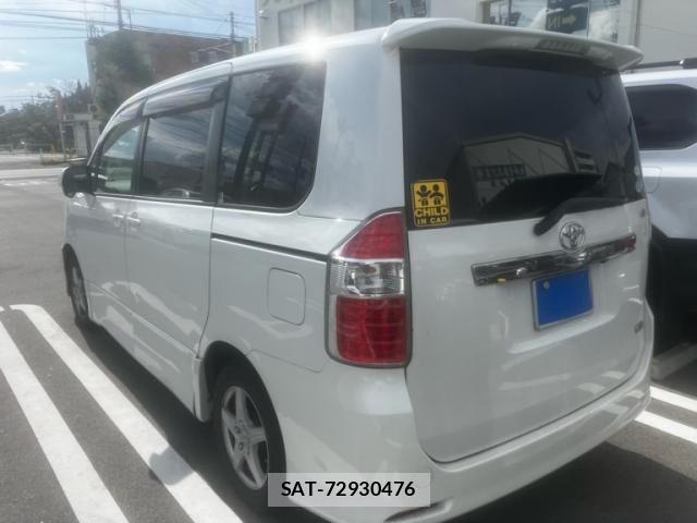 Toyota NOAH 2010-04 7618771-1