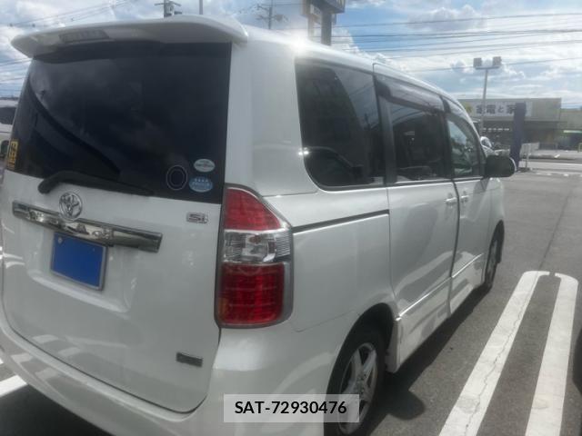 Toyota NOAH 2010-04 7618771-2