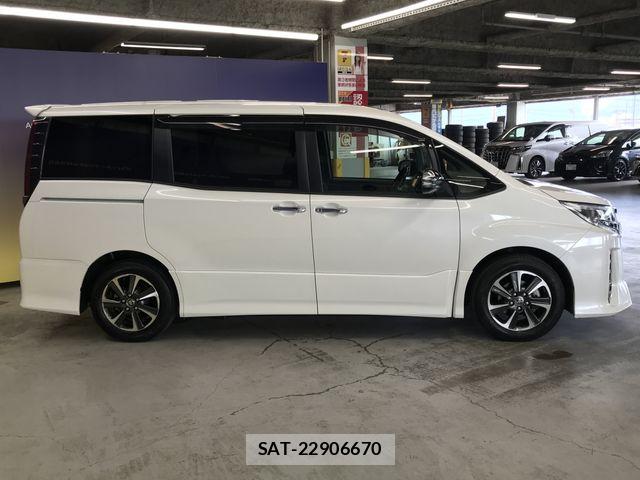 Toyota NOAH 2021-03 7618738-5