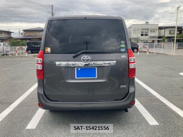 Toyota NOAH 2011-04 7618760-4
