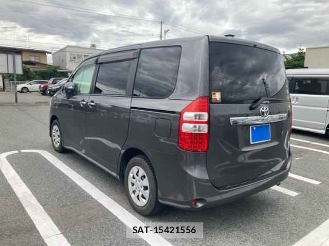 Toyota NOAH 2011-04 7618760-5