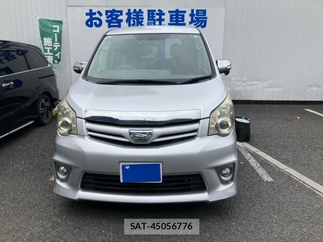 Toyota NOAH 2011-12 7618749-0