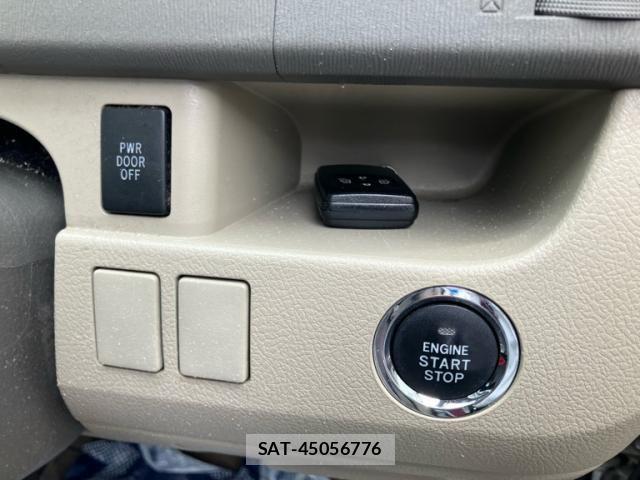 Toyota NOAH 2011-12 7618749-9